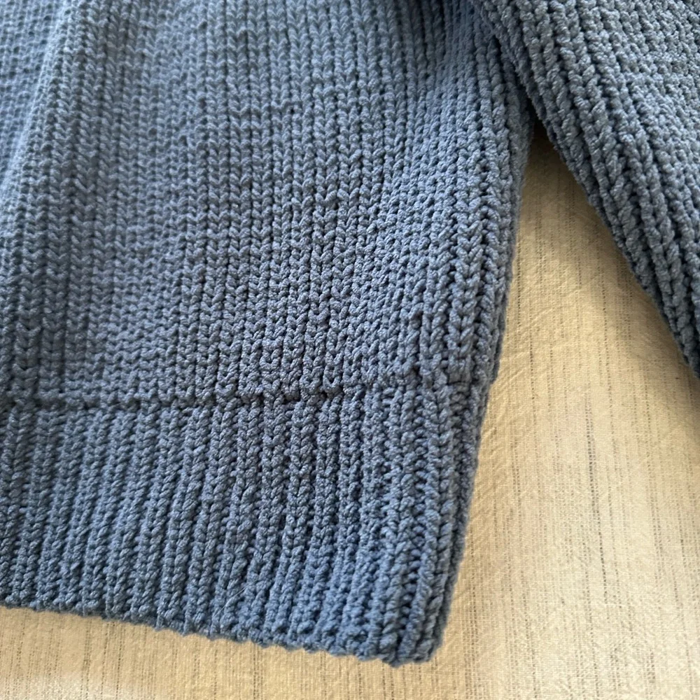 A&F Chunky Knit Blue Crew Neck Sweater, Size M - Picture 2 of 6